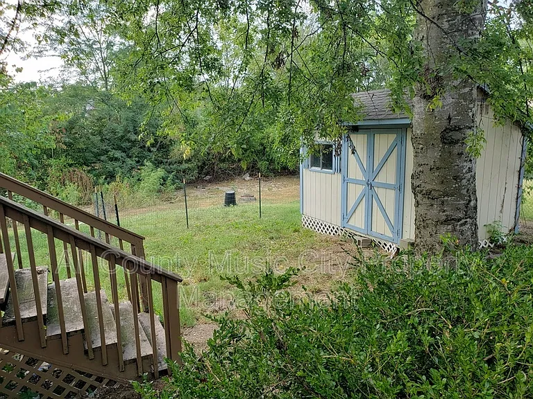 553 Owendale Dr — Photo 17
