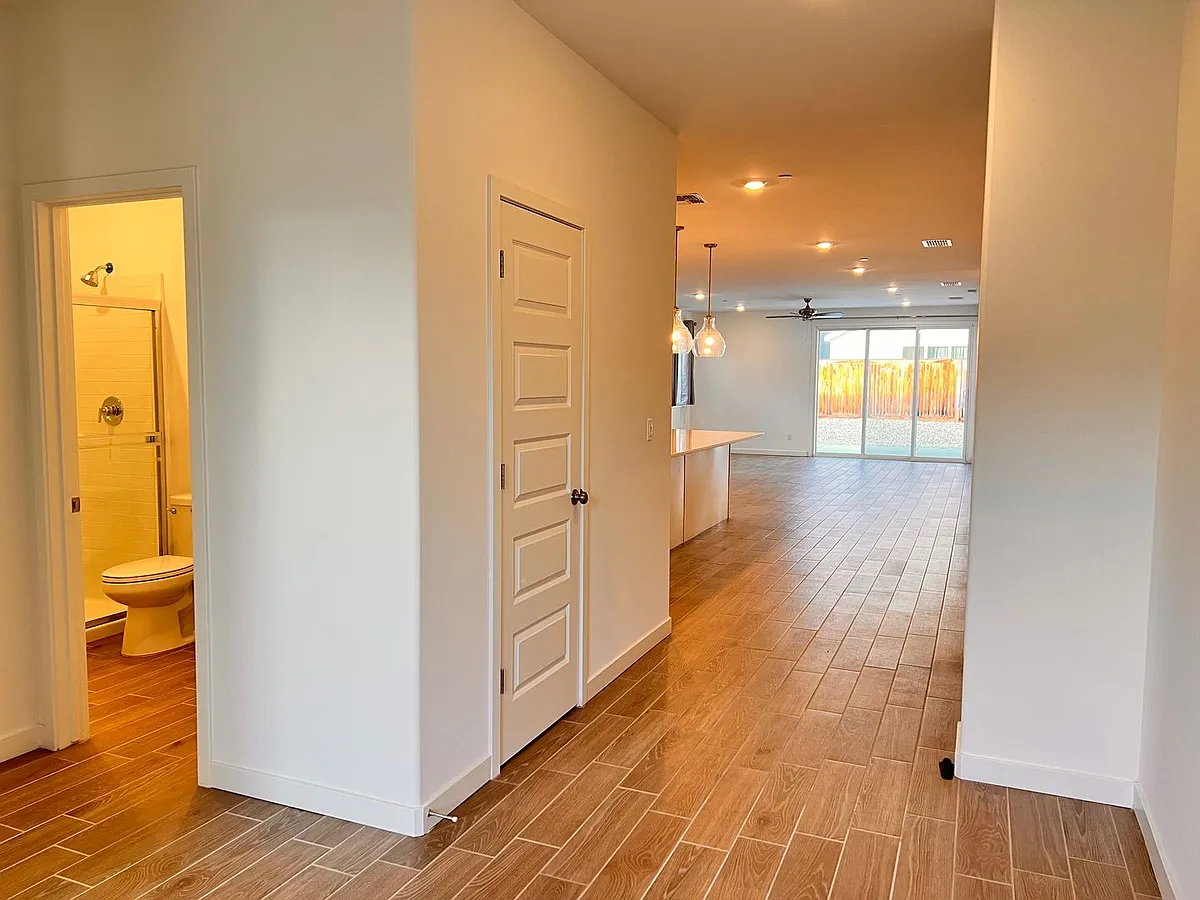 Building Photo - 9408 Willow Terrace Dr
