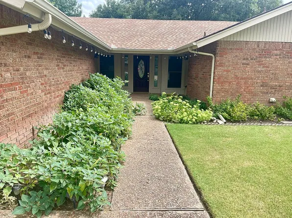2009 Country Club Dr, Enid, OK 73703