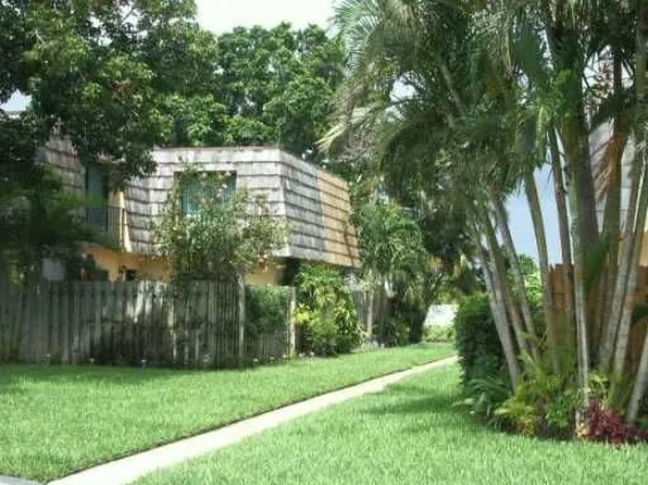 2312 Waterside Dr, Lake Worth, FL 33461