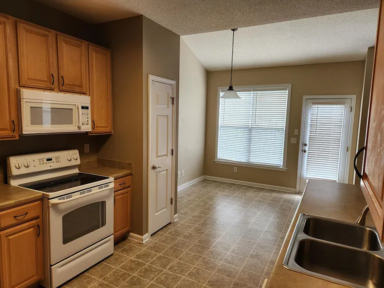 1 Hollow Crest Way — Photo 8