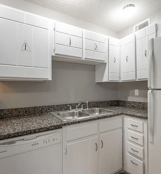 2414 Lyndon Ave — Photo 8