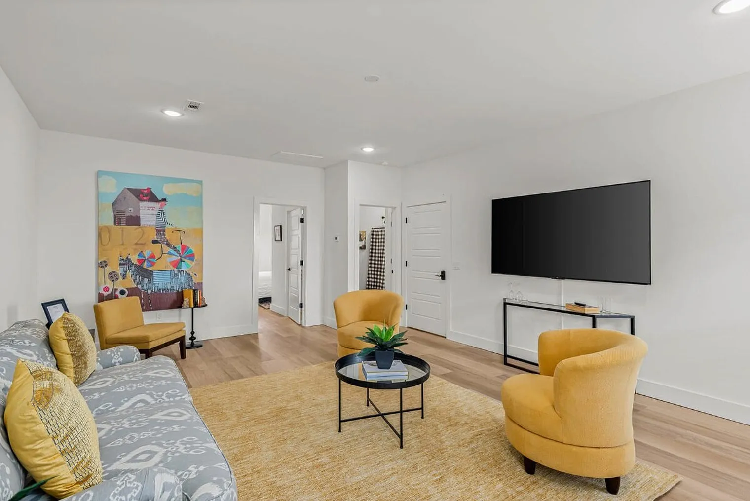 1 bed, 1.0 bath, 990 sqft, $1,340 — Photo 2