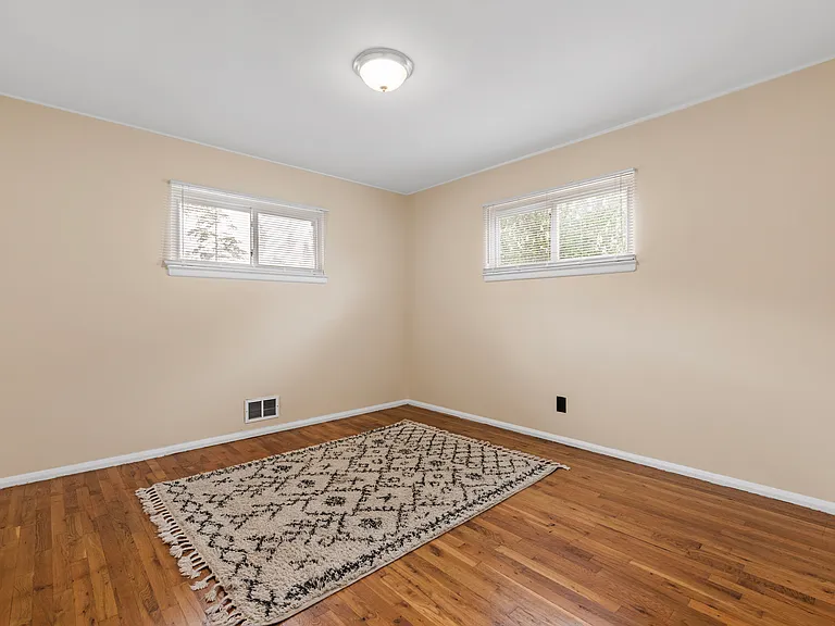 7 Kroll St — Photo 17