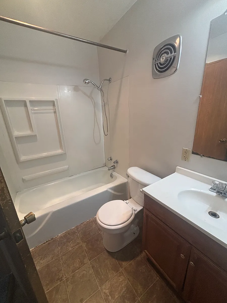 Building Photo - 145 Concord Dr #6