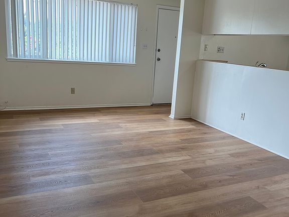 4th image of 2378 Pepper St