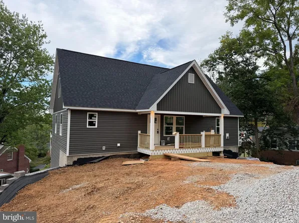 715 Hillcrest Dr, Staunton, VA 24401