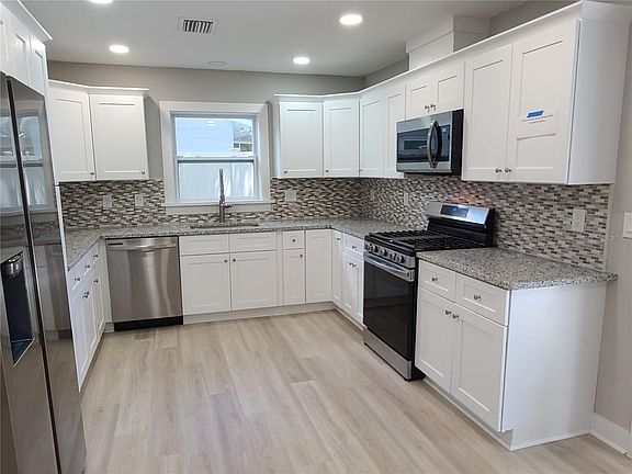 2nd image of 5924A 5th Ave S
