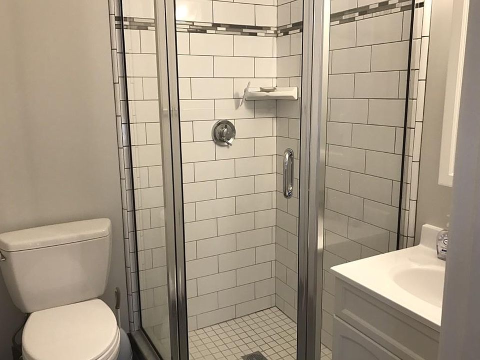 2nd image of 20 Fort St Ste 5