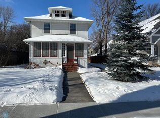 1009 8th St S, Fargo, ND 58103