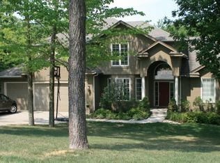 8016 NW Venita St, Parkville, MO 64152