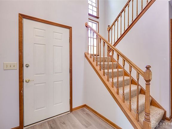 3rd image of 920 Cranbrook Ct