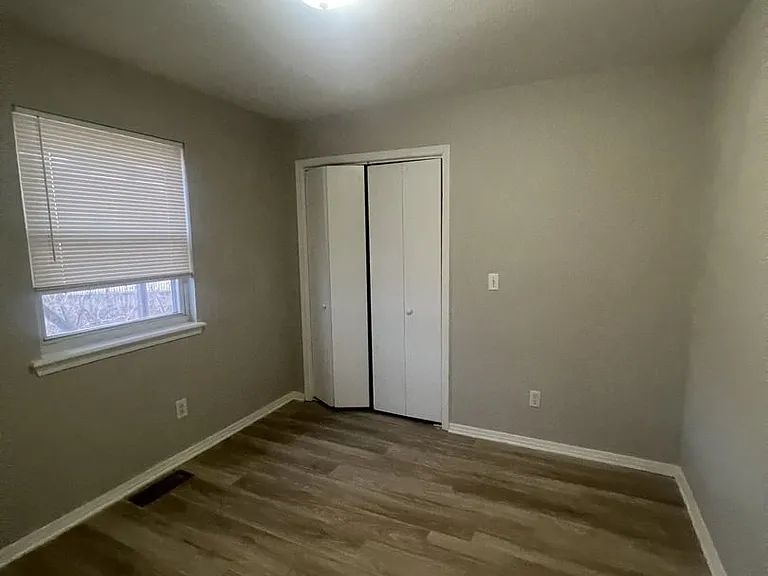 2216 E 8th St #1-4 — Photo 5