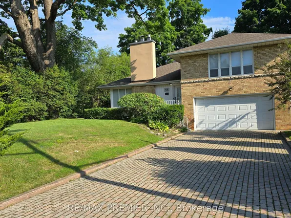 11 Northolt Ct, Toronto, ON M9A 3B1