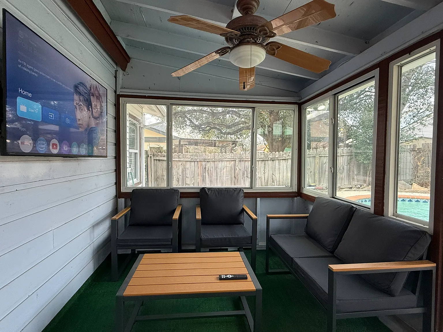 4 bed, 2.5 bath, 2439 sqft, $6,900 — Photo 2