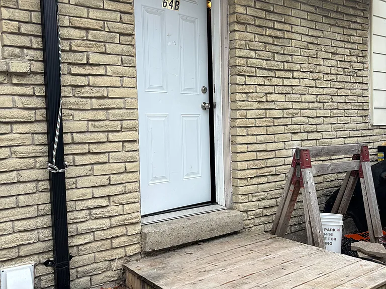 64 Daphne Cres #2 — Photo 9