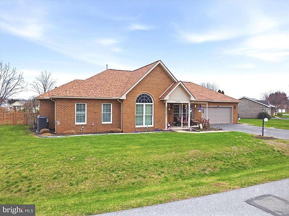 3rd image of 112 Plantation Dr