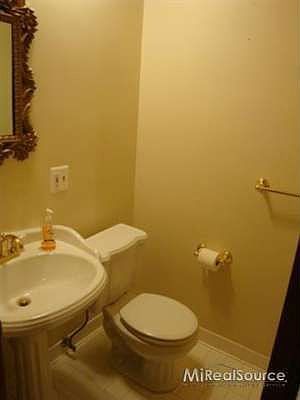 5th image of 690 Cumberland Dr