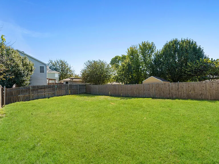 724 Pace Dr — Photo 17
