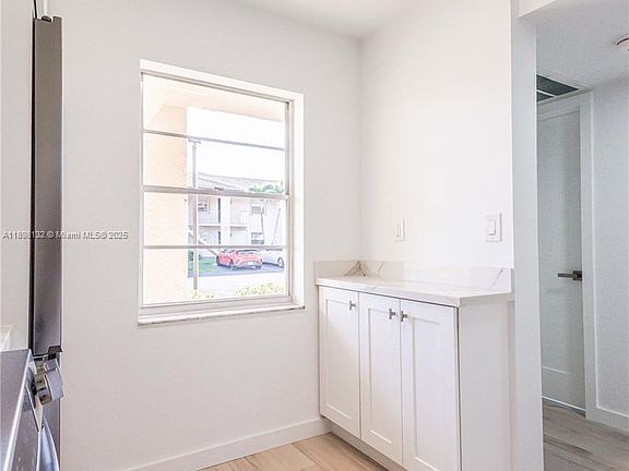 4th image of 5550 Lakeside Dr APT 104