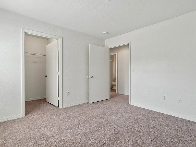 Stonecreek Apartments — Photo 21