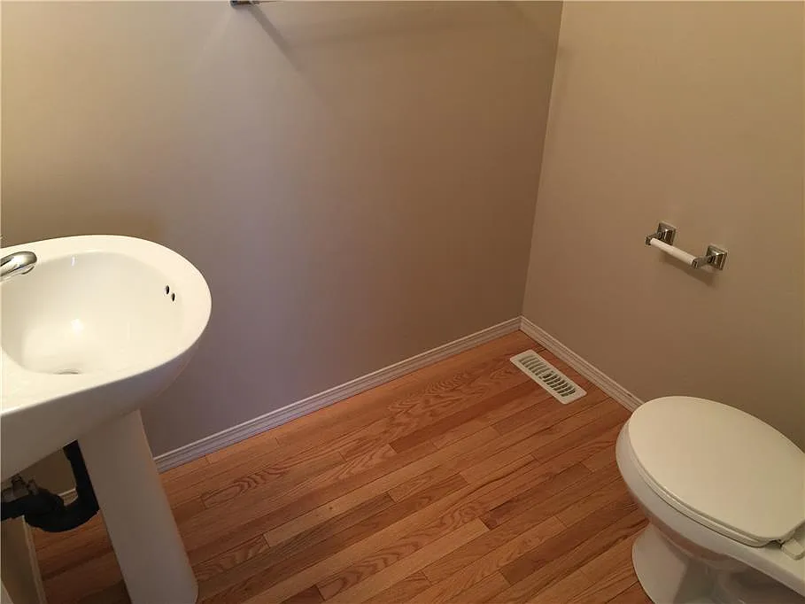 Stunning Duplex in Charlesworth - Single Garage — Photo 3