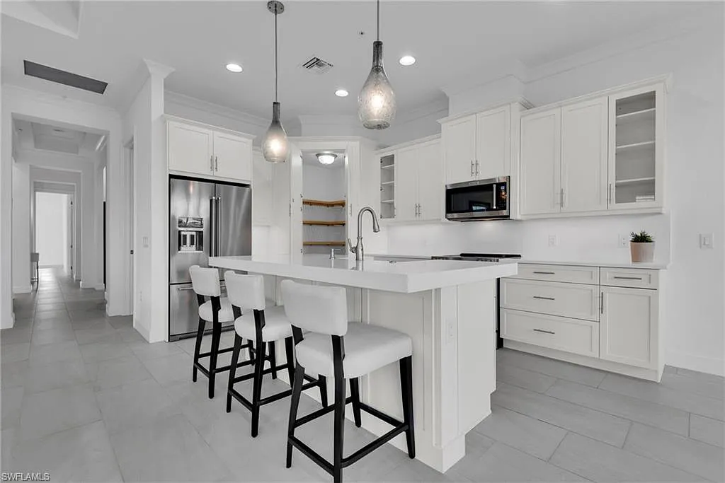 2 bed, 2.0 bath, 2169 sqft, $8,500 — Photo 4