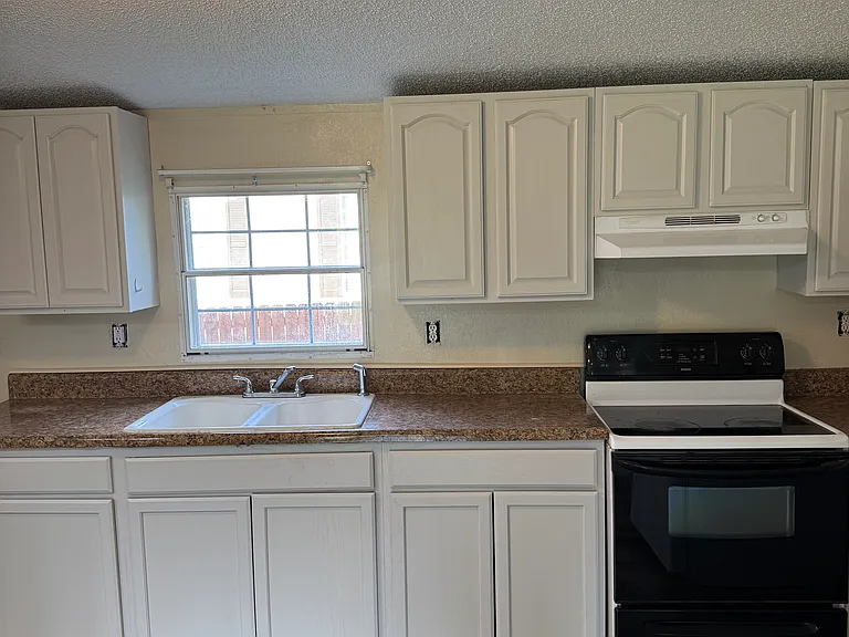151 SE Shady Oaks Loop — Photo 2