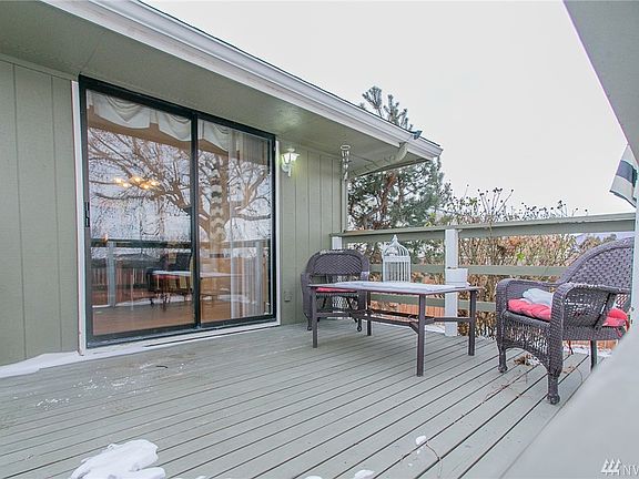 4th image of 304 Sharon Ave E