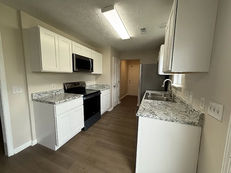 1240 Shannon Ln — Photo 4