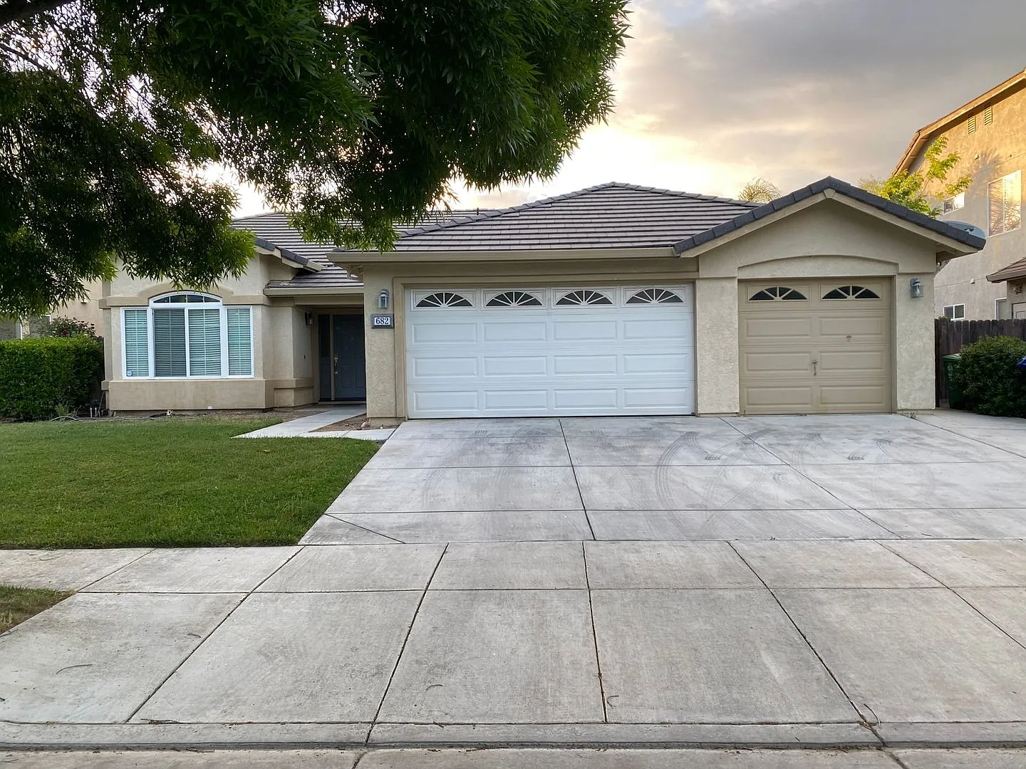 Nice 4 Bedroom 2 Bath Home For Rent — Photo 1