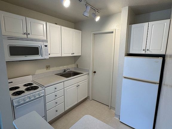 5th image of 966 Fremont St #966