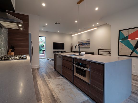 3rd image of 810 Senco Ln