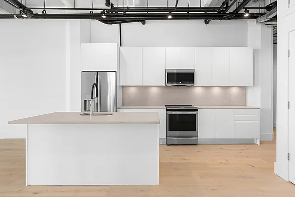 Rented by SERHANT. | media 15