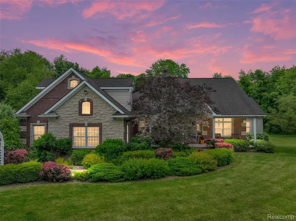 4245 Whittier Ln, Leonard, MI 48367