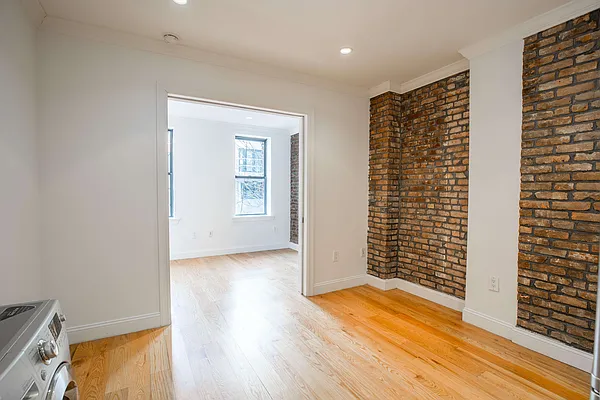 Rented by Nooklyn NYC LLC | media 18