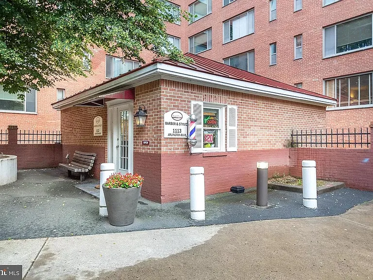 1021 Arlington Blvd #728 — Photo 31