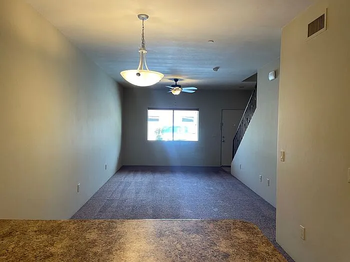 1435 W Kilburn St #2102 — Photo 6