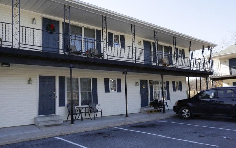 2nd image of 3008 Winchester Ave #2