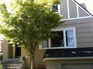 1021 NE 72nd St, Seattle, WA 98115