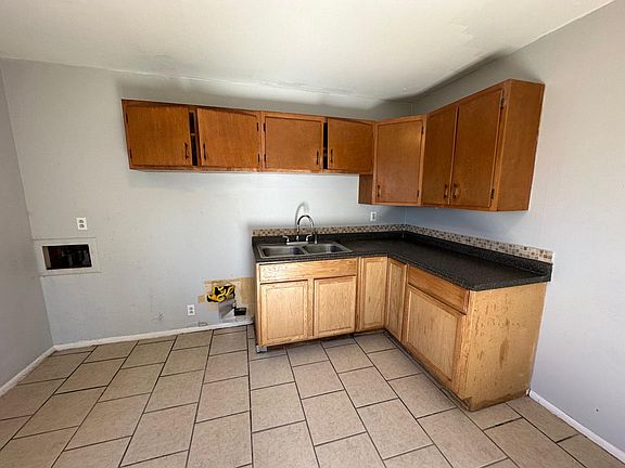 4th image of 801 Knollcrest Dr