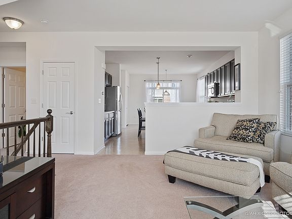 5th image of 2604 Dunraven Ave
