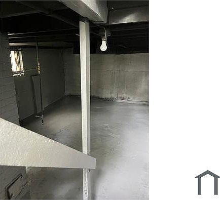 2nd image of 15540 Baylis St
