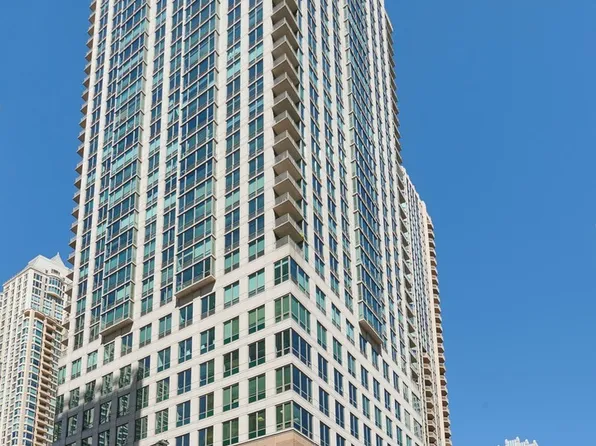 2 E Erie St APT 2702, Chicago, IL 60611