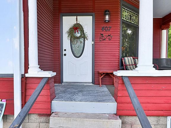 3rd image of 407 Main St