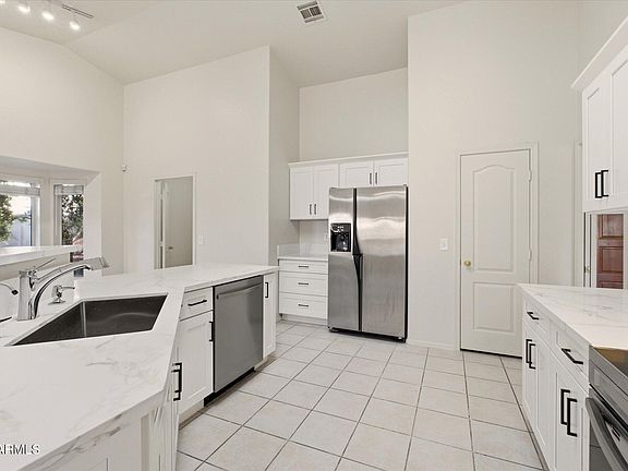 3rd image of 814 E Stanford Avenue
