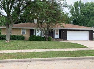 904 W McKinley Ave, Little Chute, WI 54140