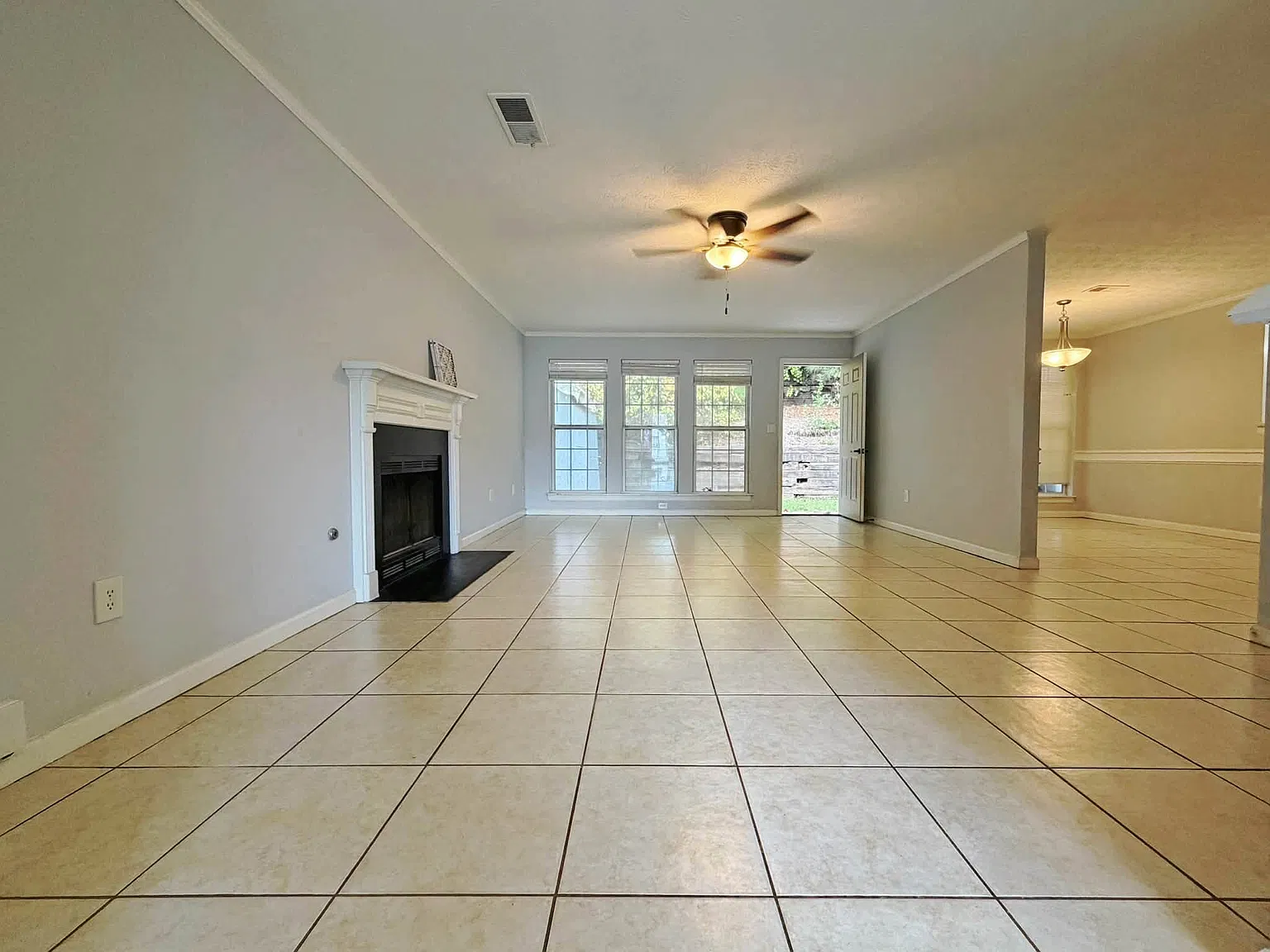 3 bed, 1910 sqft, $2,200 — Photo 4