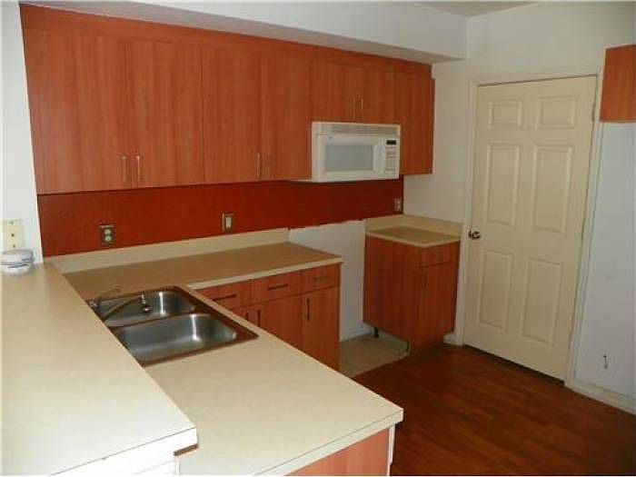 2nd image of 501 Belmont Ln