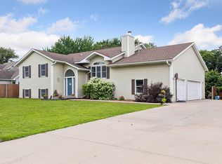 979 Oday St S, Maplewood, MN 55119